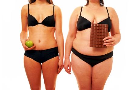 tučná žena s čokoládou verzus chudá žena s jablkom
