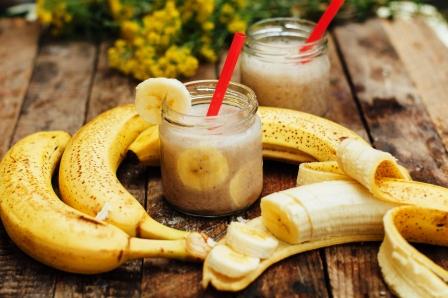 Banánová diéta na chudnutie - Ovocné banánové smoothies. sušené banány s mliekom