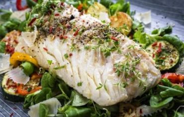 Stredomorská diéta -Rybie filé s hlávkovým šalátom a zeleninou